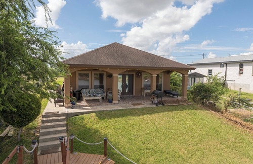 Arroyo City House | Waterfront 3-bedroom 3- bathroom house with fishing pier in Arroyo City