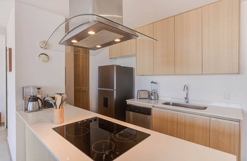 Flamingos Condo | Waterfront condo w/balcony & beach access