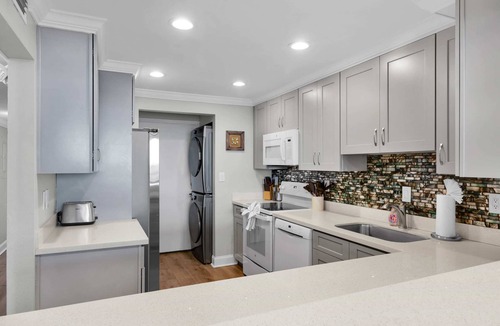 Meadows Condo | Waterfront Dock Pool Penthouse Near Duval St