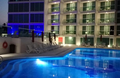 Hornos Hotel | We Hotel Acapulco