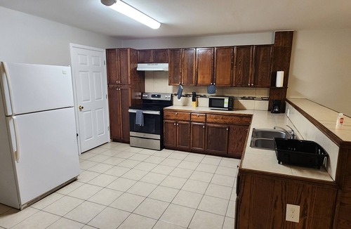 Edinburg House | Welcome to The Gathering Place Wi-Fi, Games, Comfort and More