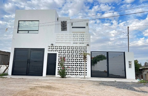 Ferrocarrilera House | Welcoming 3-bedroom house with AC and pool in Puerto Penasco