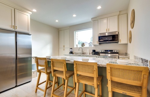 Brownsville House | WFH-Friendly Brownsville Home w/Private Patio