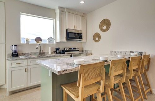 Brownsville Cottage | Wfh-friendly Brownsville Home w/Private Patio
