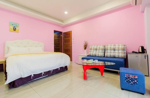 Dongshan Bed & Breakfast | Windmills Castle Garden