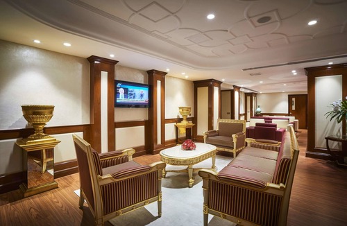 District 5 Hotel | Windsor Plaza Hotel