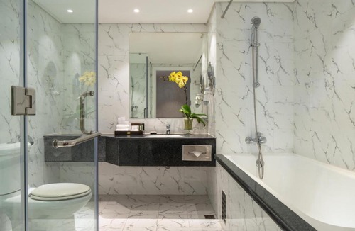 District 5 Hotel | Windsor Plaza Hotel