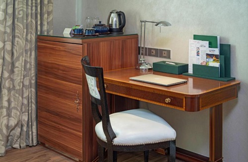 District 5 Hotel | Windsor Plaza Hotel