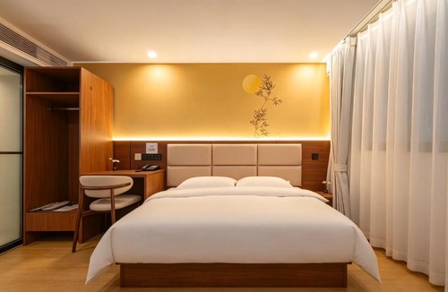 North Chaoyang Hotel | WingHaven Hotel Nearby Forbidden City, Yonghegong Lama Temple, free reservation of Tiananmen,near Siji Minfu Peking Duck 5 mins walk to Metro unlimited express collection, free laundry, free coffe tourist