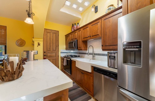 Nopolo House | Wonderful home next to the community pool