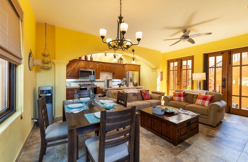 Nopolo House | Wonderful home next to the community pool
