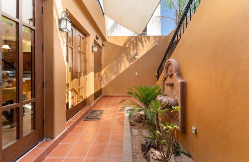 Nopolo House | Wonderful home next to the community pool