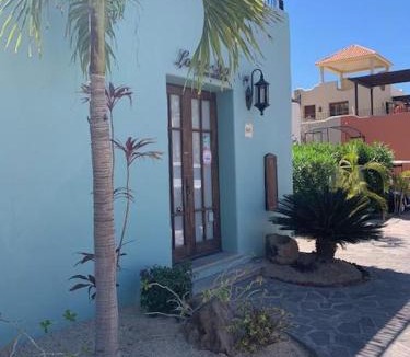 Nopolo House | Wonderful home next to the community pool