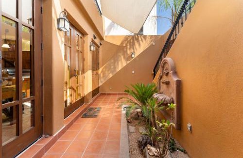 Nopolo House | Wonderful home next to the community pool