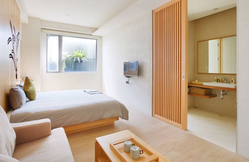 Anping Bed & Breakfast | Wood Whispering Residence