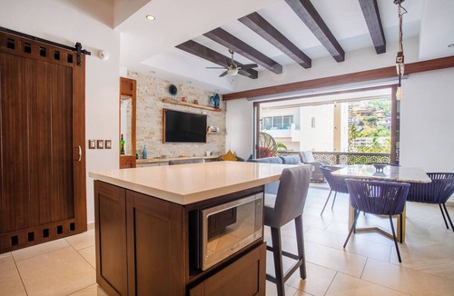 Emiliano Zapata Condo | Workspace, Mini-Bar & Rooftop Pool | 2BR Retreat