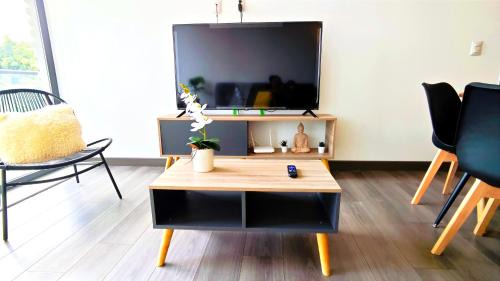 Anahuac Apartment | World Cup Stay Pool, Gym, Parking & King Bed