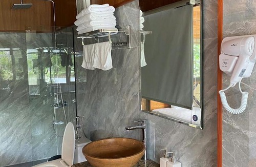 Hoa Lu House | Xuan Son Lakeside Bungalow