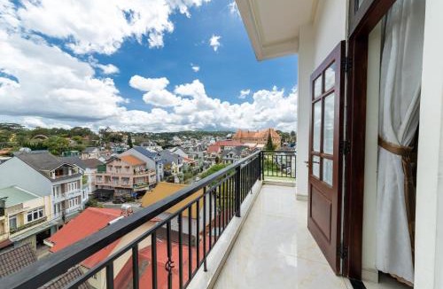 Phuong 10 Hotel | Xuan Truong Central Dalat-1 min walk to Xuan Huong Lake