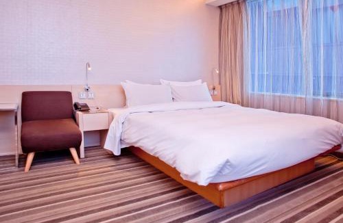Zhongshan Hotel | Yomi Hotel - ShuangLian MRT