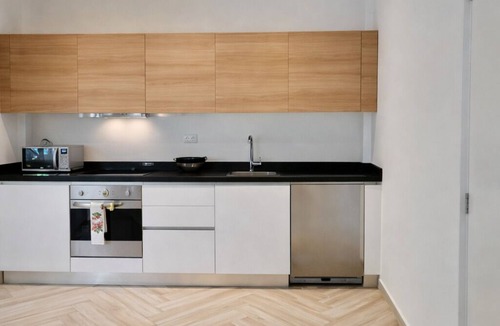 Tulum Condo | Your ideal base in La Veleta: a ground-floor apartment with 2 bedrooms, a sofa bed, and 3 full bathrooms. Perfect for up to 6 guests seeking comfort, privacy, and amenities to enjoy Tulum, including a pool, jacuzzi, gym, and pet-friendly facilities.
