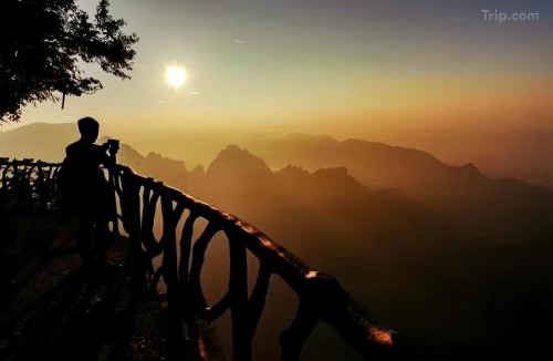 Wulingyuan Hotel | Zhangjiajie Stilt Paradise