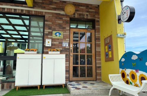 Zhiben House | Zhiben Sunflower Bed and Breakfast