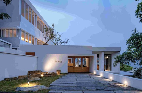 Guanling Buyei and Miao Autonomous County Hotel | Zhiye Resort Hotel