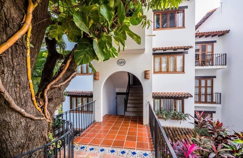 Romantic Zone Condo | Zona Romantica Oasis/Pool/2 block Pier bars shop