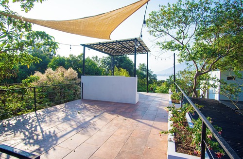 San Juan La Laguna House | Zorro Shelter! "At the Heart of the Lake"