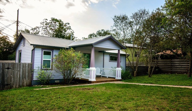 1/1 cozy private Zilker cottage!Wonderful area,walk to park and Barton Springs in Austin