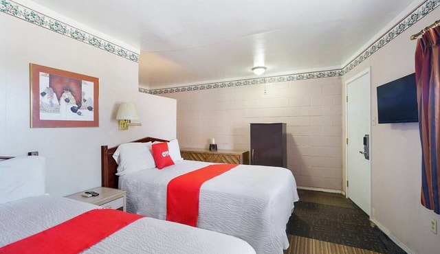 2 Full Beds with Kitchenette in Alpine TX