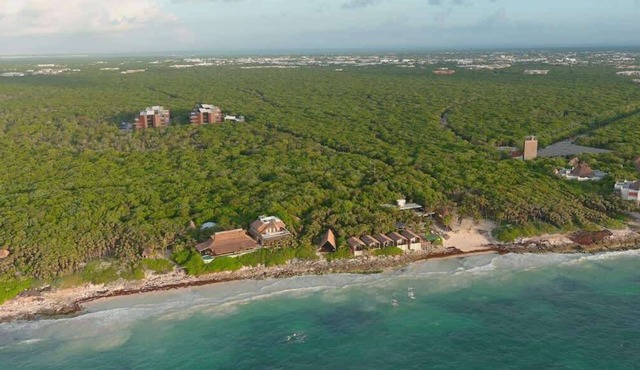 2 luxury apt with private pool, steps from sea.