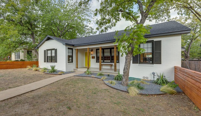 2 Mi to Downtown Austin: Family Home w/Porch! in Austin