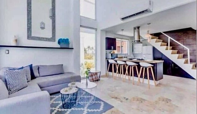 2 STORY APARTMENT, POOL VIEW. 50 mts from THE SEA