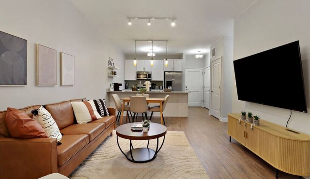 2BR Downtown Elmhurst | Pool, Gym, King Beds, Prkg in Elmhurst