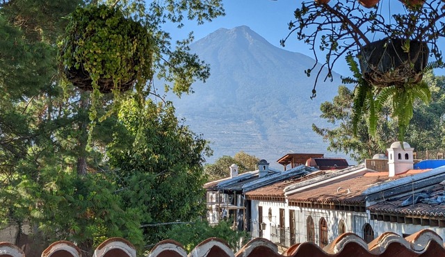 2BR in the center with volcano views