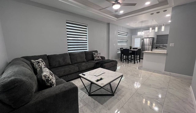 2BR Luxe Home Near Downtown Pharr