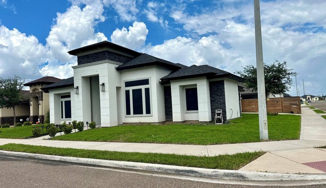 3-bedroom home with awesome amenities!