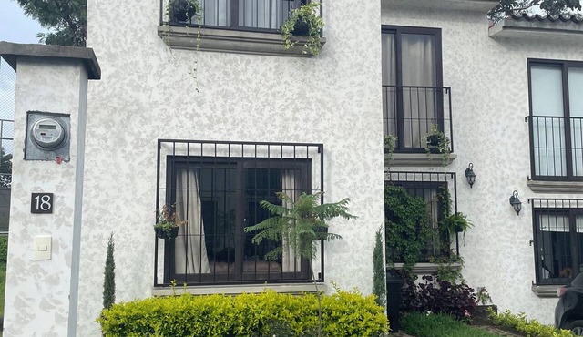 3-bedroom house with AC in charming Antigua Guatemala with volcanic views