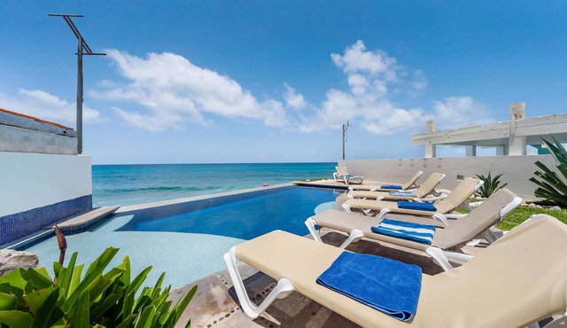 3 BR Oceanfront Villa with Pool