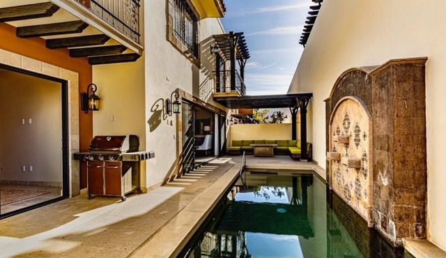 3BDR Villa Private Pool, Rooftop, steps away from Club House, Gym, Pool, Jacuzzi