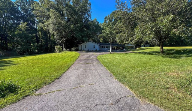 3BR/2BA ranch home in Dallas, GA on spacious lot - great for groups! in Dallas