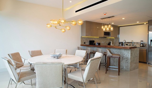 3BR Luxury Loft w/Private Rooftop Jacuzzi