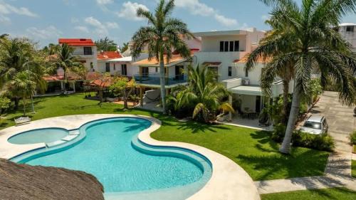 3BR Modern House w/Pool and Great Location!