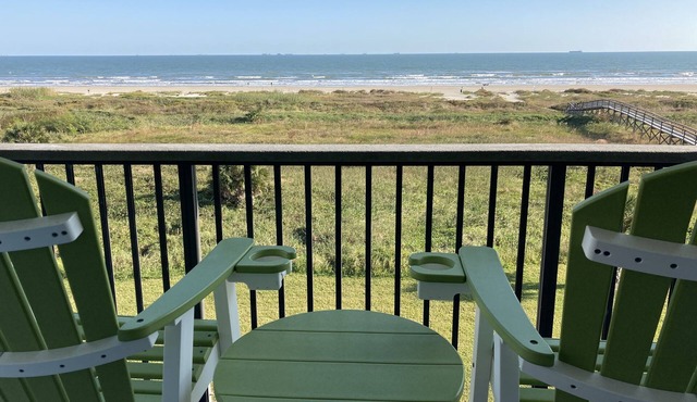 3rd Floor Beachfront Condo with a Fantastic view of the Gulf —Sleeps 2. in Galveston