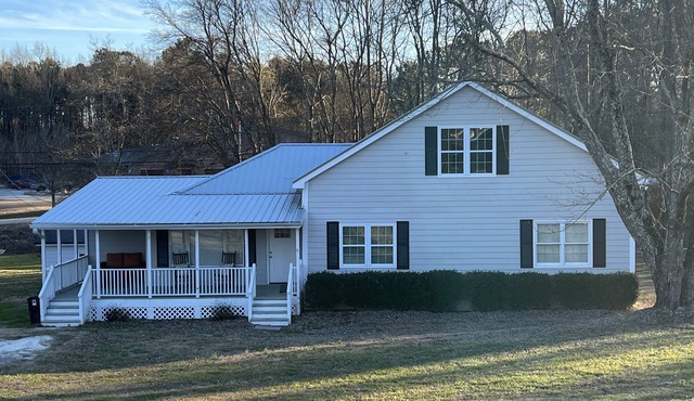 4 Bedroom , 3 Baths - Sleeps 8+ in Buford
