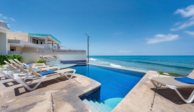 4 BR Oceanfront Villa with Pool