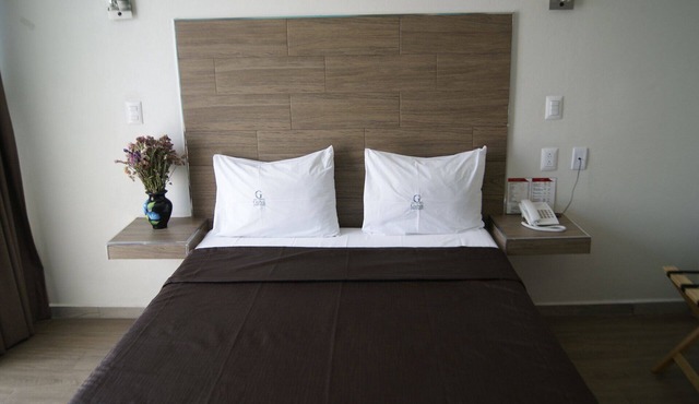 4 rooms for 8 adults near Oaxaca Airport