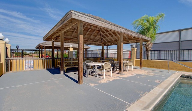 4 Units w/Free Parking | Affordable Stay Close to Valley Nature Center - 2.5 mi